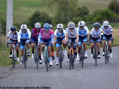 La Vuelta Femenina al Ecuador reúne en Riobamba a equipos ecuatorianos y colombianos