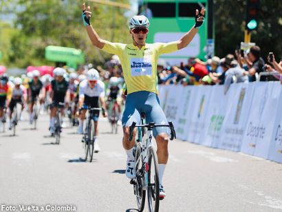 Wilmar Paredes completa el tres de tres en Neiva y refuerza su liderato en la Vuelta a Colombia