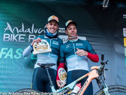 Alleman-Becking y Figueras-Peretti, primeros líderes de la Andalucía Bike Race 2024