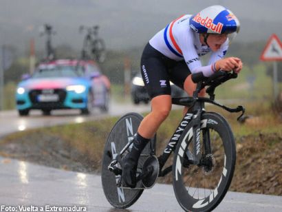 Zoe B�ckstedt se impone en la contrarreloj inaugural de la Vuelta a Extremadura Femenina
