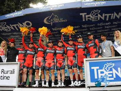 Giro del Trentino: Victoria para el BMC, Daniel Oss primer líder