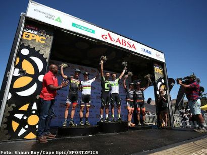 Manuel Fumic y Henrique Avancini lideran la Cape Epic tras ganar el prólogo