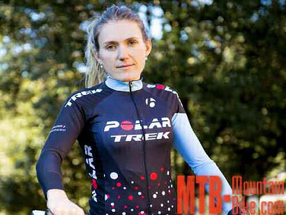 Claudia Galicia y Tanja Zakelj, con el Polar-Trek en la Andalucía Bike Race
