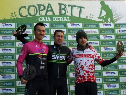 Diego Latasa y Carla Cortazar, primeros líderes de la Copa Caja Rural BTT