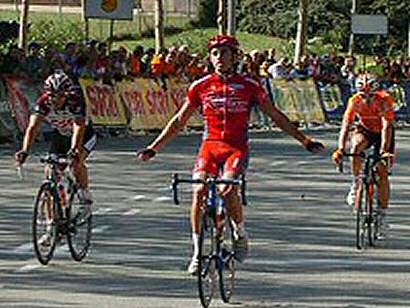 Daniel Moreno (Relax Gam) se impone en la Escalada a Montjuïc