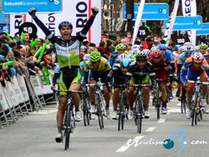 Vuelta al País Vasco: Impey gana la segunda etapa y Rojas sigue líder