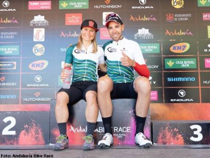 El español David Valero y la noruega Hildegunn Hovdenak se alzan con la Andalucía Bike Race