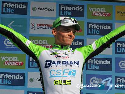 Tour de Gran Bretaña: Edoardo Zardini se lleva la tercera etapa y es líder