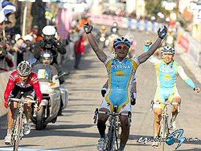 Tirreno-Adriático: Gasparotto vence en la quinta etapa y Scarponi sigue líder