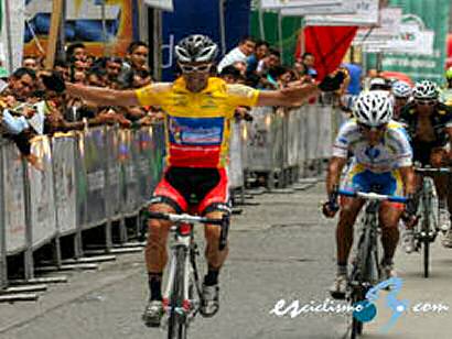 Vuelta a Colombia: Félix Cárdenas gana la cuarta etapa y sigue líder