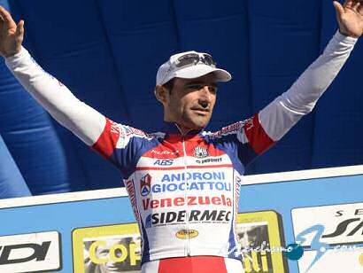 Coppi y Bartali: Chicchi gana la tercera etapa y Swift sigue líder