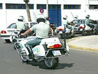 Herido grave un guardia civil de la Vuelta a Murcia al ser arrollada su moto por un turismo ajeno a la carrera