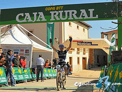 Iñaki Lejarreta inaugura en Izkue la Copa Caja Rural de BTT