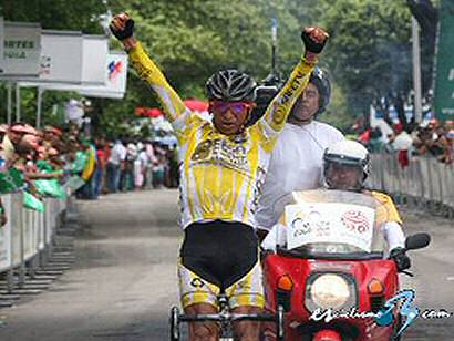 Vuelta a Colombia: Jairo Pérez ganó la tercera etapa y es nuevo líder