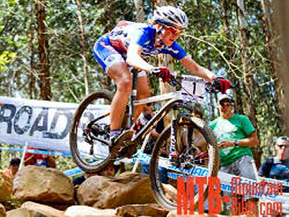 Julie Bresset consigue la victoria en Nove Mesto Na Morave y lidera la Copa del Mundo