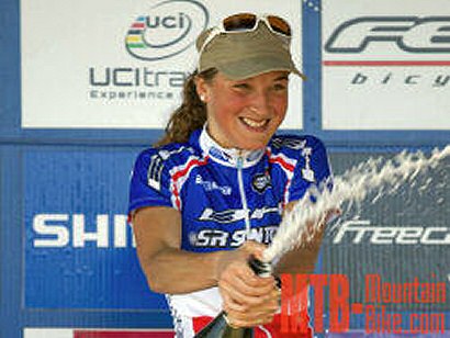 Julie Bresset se proclama vencedora de la Copa del Mundo de MTB XC