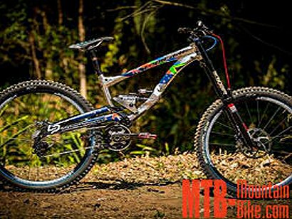 Blenky, primer podio con una bici de DH 27,5" en la Historia de la Copa del Mundo