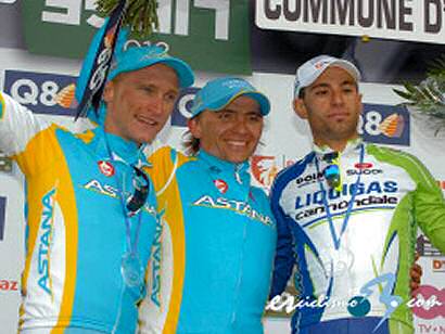 Maxim Iglinsky puede con Vincenzo Nibali en la Lieja-Bastoña-Lieja