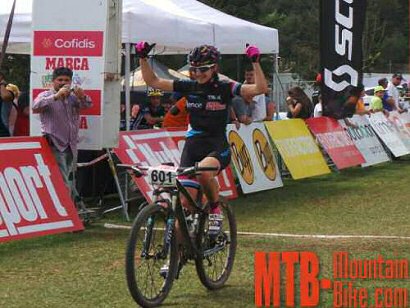 Lucía Vázquez, victoria y liderato del Open de España XCO en Vall de Lord