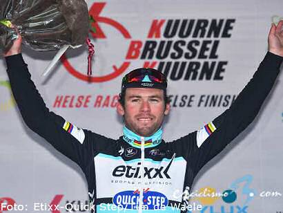 Mark Cavendish puede con Alexander Kristoff en la Kuurne-Bruselas-Kuurne
