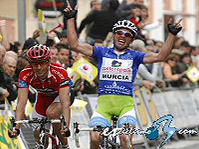 Vuelta a la Comunidad Valenciana: Vzquez gana al sprint tras un error del grupo perseguidor que se sali del recorrido