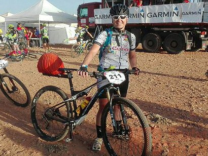 Titan Desert: Mar Hernández, una ciclista insurrecta contra el cáncer