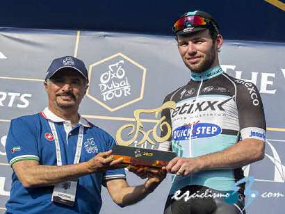 Mark Cavendish lidera el Tour de Dubái tras imponerse en la primera etapa