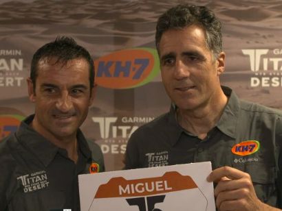 Miguel Induráin participa en un curso en Lloret mientras se prepara para la Titan Desert