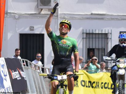 Miguel Muñoz se impone en la segunda etapa de la Vuelta Andalucía MTB