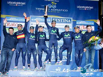 Movistar recoge el premio al mejor equipo en la Tirreno-Adriático