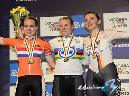 Ctos. del Mundo: Linda Villumsen logra la medalla de oro en la contrarreloj femenina