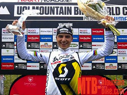 Nino Schurter se impone en Val d’Isère y se lleva la Copa del Mundo