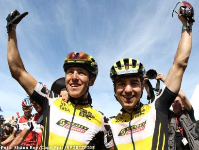 Nino Schurter y Matthias Stirnemann se adjudican la Absa Cape Epic 2017