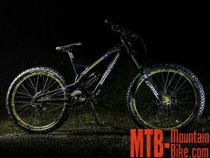 La Nukeproof Pulse 2016 aprueba su examen en la Copa del Mundo DH
