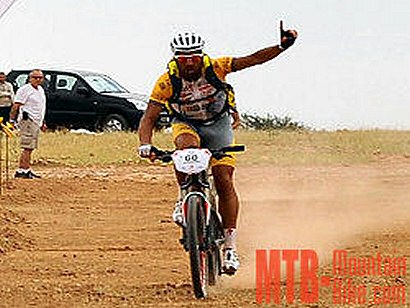 Titan Desert: Óscar Pereiro gana la cuarta etapa y Roberto Heras se afianza como líder