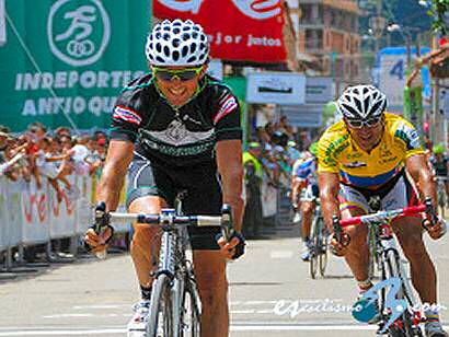 Vuelta a Colombia: Óscar Sevilla gana la octava etapa y Félix Cárdenas sigue líder