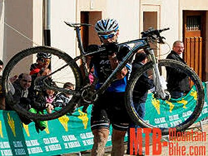 Patxi Cia lidera la Copa Caja Rural BTT tras vencer en Izkue