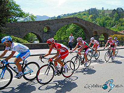 Prez y Zaballa desafan al Movistar Team en la Vuelta a Asturias