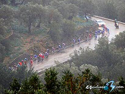 Volta a Catalunya: La cuarta etapa se inicia con normalidad tras el bloqueo por la nieve