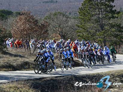 Froome, Evans y Andy Schleck se miden en el Critrium Internacional con la baja de Contador
