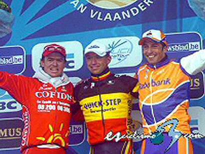 Stijn Devolder se impone en el Tour de Flandes y Flecha, tercero, logra el primer podio español