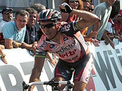 El australiano Robbie McEwen se impone al sprint en la tercera etapa del Eneco Tour
