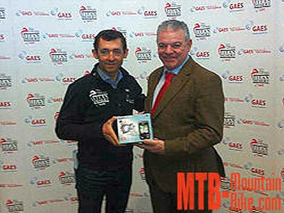 El equipo Gaes, con navegadores GPS Xplova en la Milenio Titan Desert