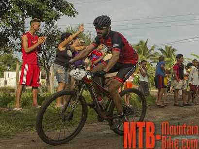 Titan Tropic: Santi Millán: "Aquí se viven situaciones extremas"