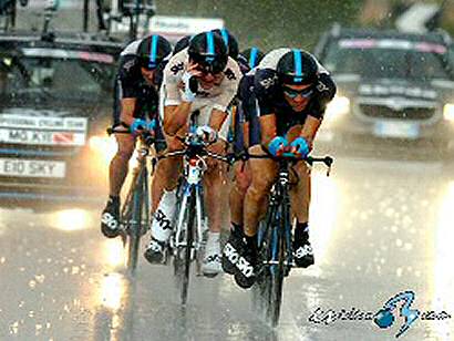 Michael Rogers, al frente del equipo Sky en la Vuelta a Andalucía