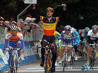 Tom Boonen se lleva el primer sprint de la Tirreno-Adriático