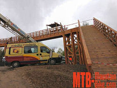 Copa del Mundo: Termina la construcción del primer puente de Vallnord Bike Park
