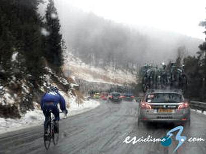 Volta a Catalunya: Schleck, Wiggins y Basso, entre los 33 abandonos por la nieve