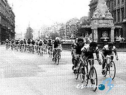 El barrio de Sarri rememora la primera salida de la centenaria Volta a Catalunya