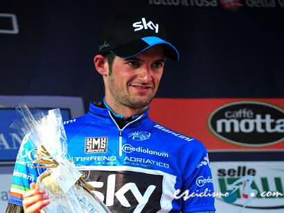 Tirreno-Adriático: Wouter Poels gana la cuarta etapa y se enfunda la maglia azzurra